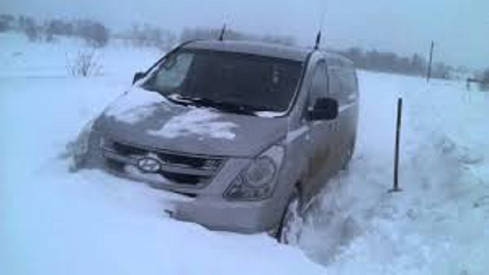 Рятувальники оприлюднили відео звільнення автомобілів зі снігових пасток (+ВІДЕО)