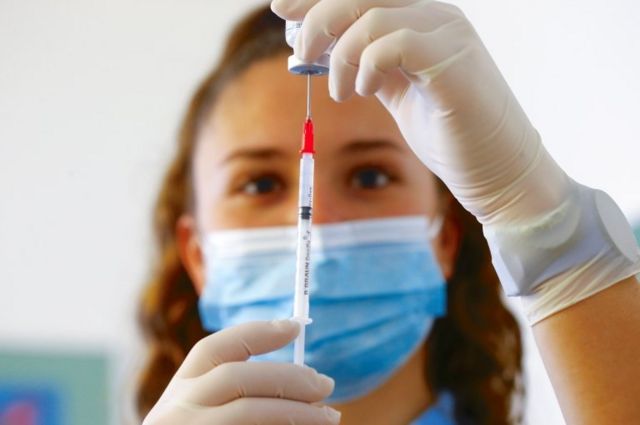 24 стаціонарні пункти з вакцинації почнуть діяти на Рівненщині