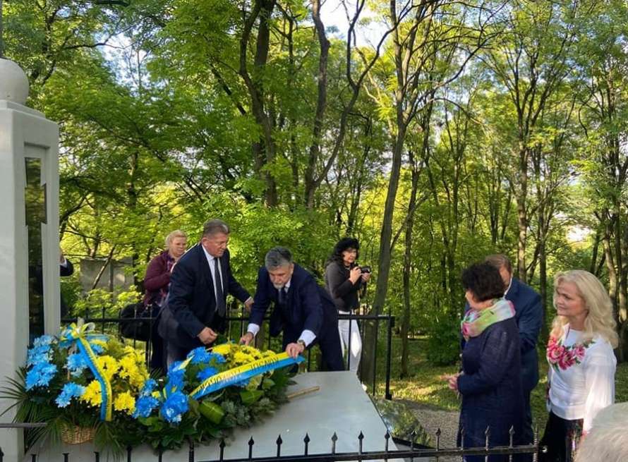 В Польщі відкрили оновлений пам'ятник прем'єр-міністру УНР у вигнанні