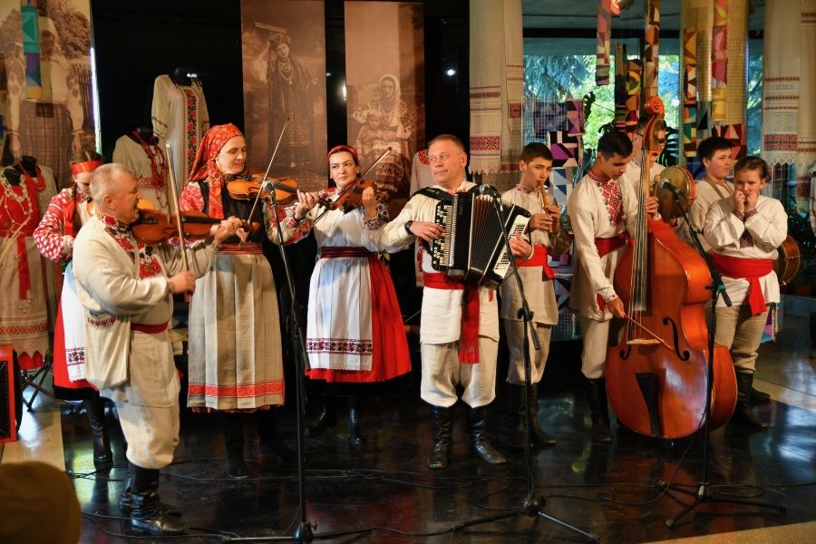 На Рівненщині стартував міжнародний  етнічний фестиваль «ЛіраФест-2021»