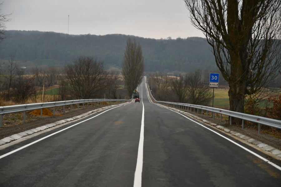 На Рівненщині за рік відремонтували майже 235 км доріг