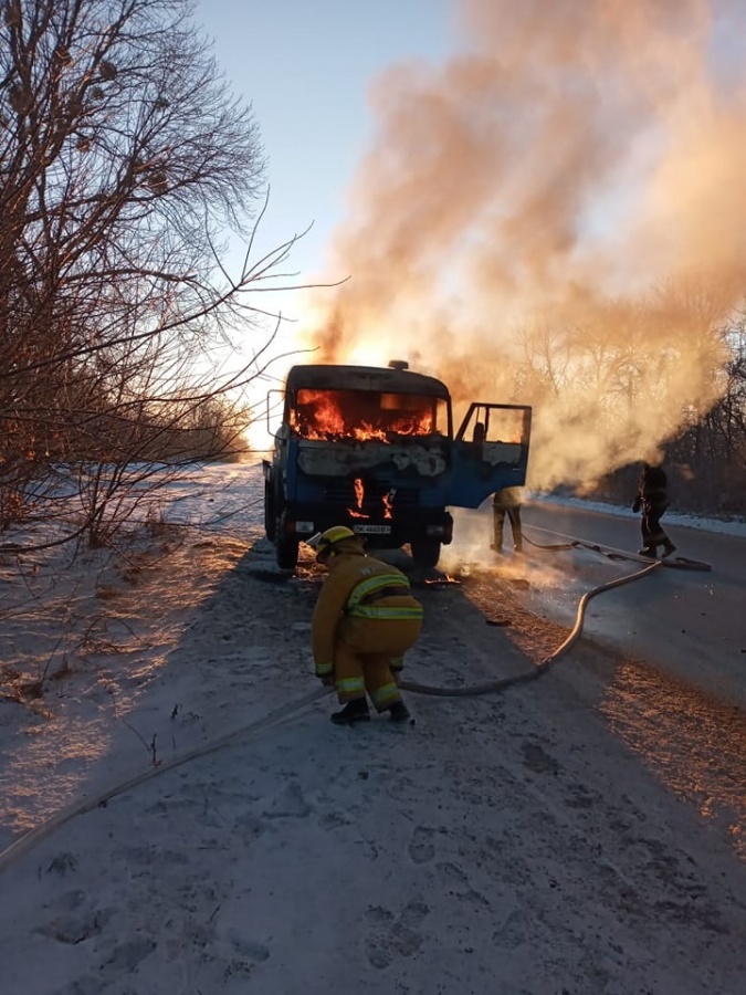 На Дубенщині під час руху загорівся вантажний автомобіль