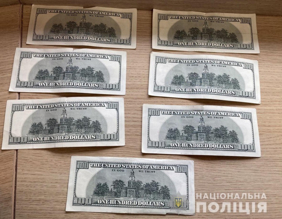 У Костополі поліцейські вилучили фальшиві долари — відкрито кримінальне провадження