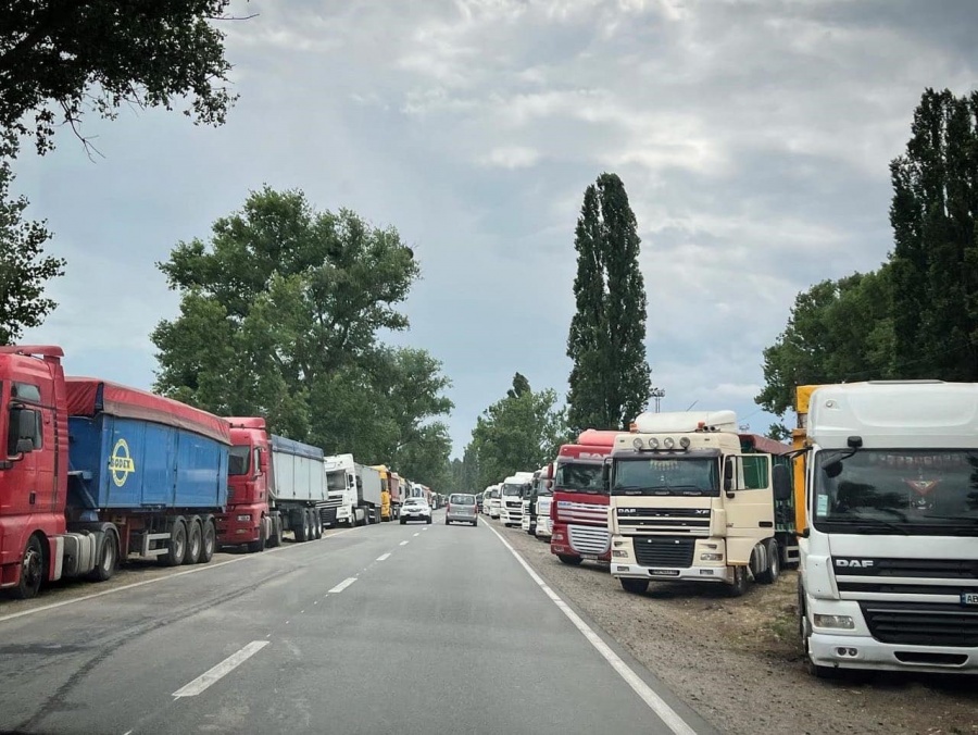 Укравтодор облаштує майданчики для відстою автотранспорту на під'їздах до кордонів