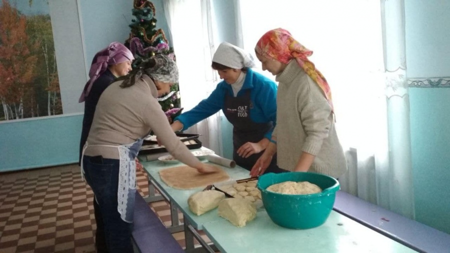 Новорічні страви для ЗСУ приготували мешканці Гощанської громади