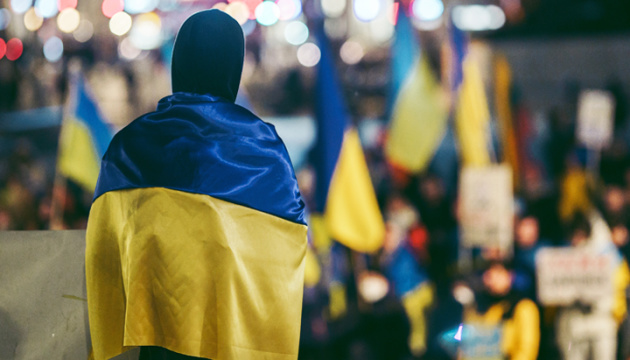 85% українців вірять, що країна здатна подолати проблеми й труднощі