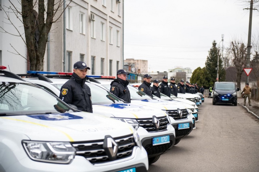 Автопарк поліції Рівненщини поповнився 23 службовими автомобілями