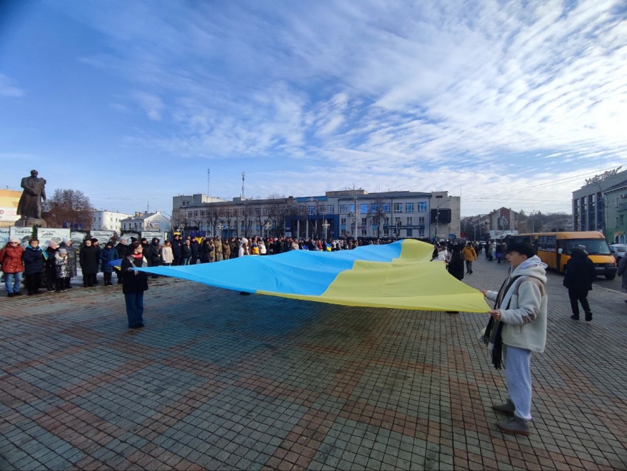 У Рівному до Дня Соборності України відбулася загальноміська акція «Ланцюг єднання»