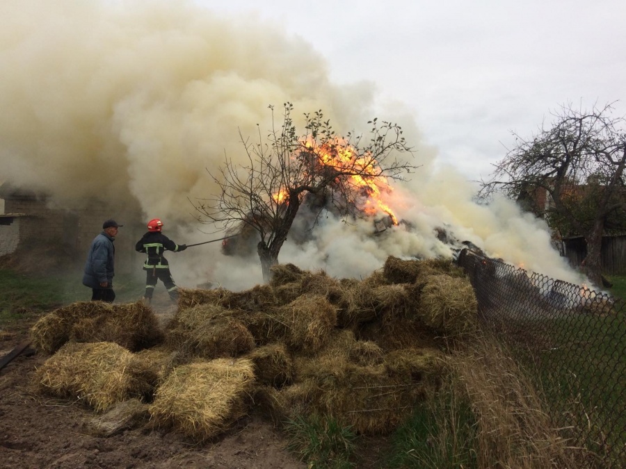 3 тони сіна згоріли у приватному господарстві на Рівненщині