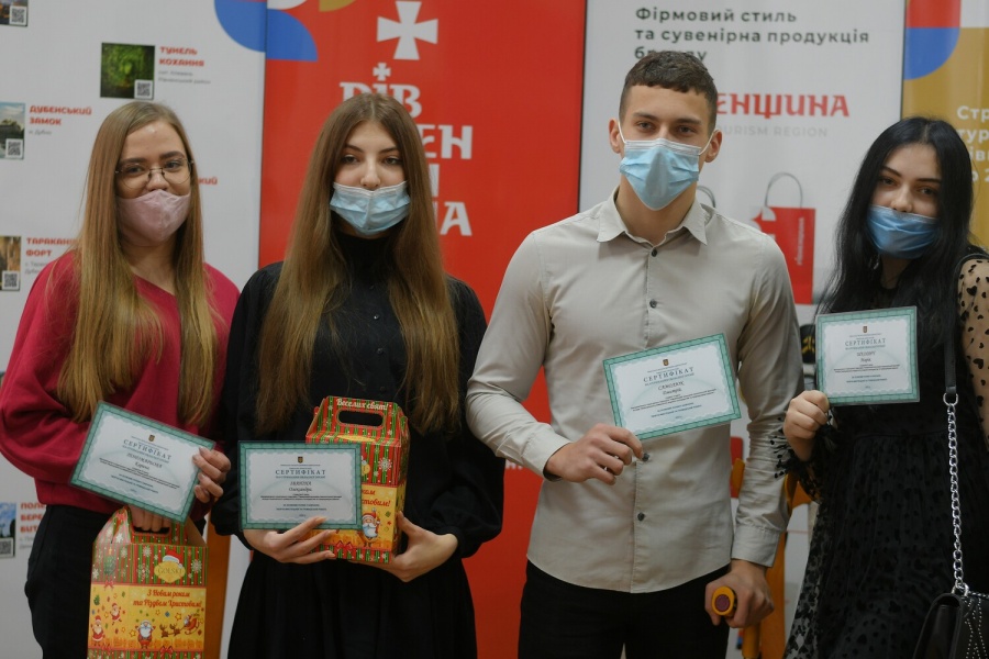 Студенти Рівненщини отримали грошові премії за високі досягнення у навчанні
