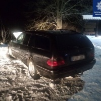 Біля Рівного поліцейські зупинили автомобіль шляхом блокування