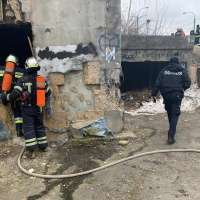 У Рівному під час пожежі вогнеборці врятували безхатченка