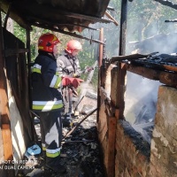 Здолбунівські рятувальники гасили пожежу у приватному господарстві