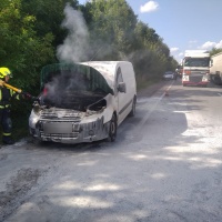 У Рівненському районі під час руху загорівся автомобіль