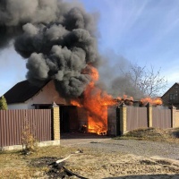 Вараські рятувальники ліквідували пожежу у приватному господарстві