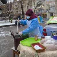 У Рівному працює пункт обігріву, де у робочі дні роздають гарячі обіди