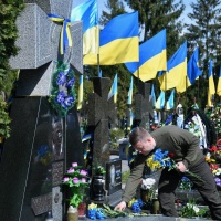 В День пам’яті та примирення на Рівненщині вшанували пам'ять захисників України