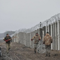 Україна на кордоні з білоруссю встановлює залізобетонний паркан