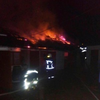 9 рятувальників гасили палаючу будівлю у Млинові