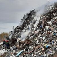 Поблизу Рівного сталася масштабна пожежа міського сміттєзвалища (+ВІДЕО)