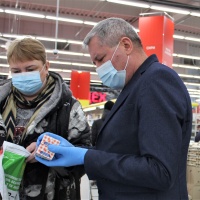 В супермаркетах Рівненщини перевіряють продукти і  шукають фальсифікат