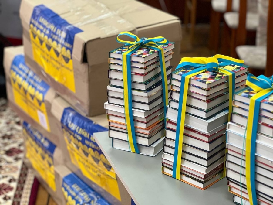 Бібліотеки Рівненщини отримали 2,5 тисячі українських книгб