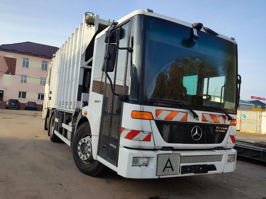 Німецькі партнери передали для громади Рівного спеціалізований автомобіль для збору сміття