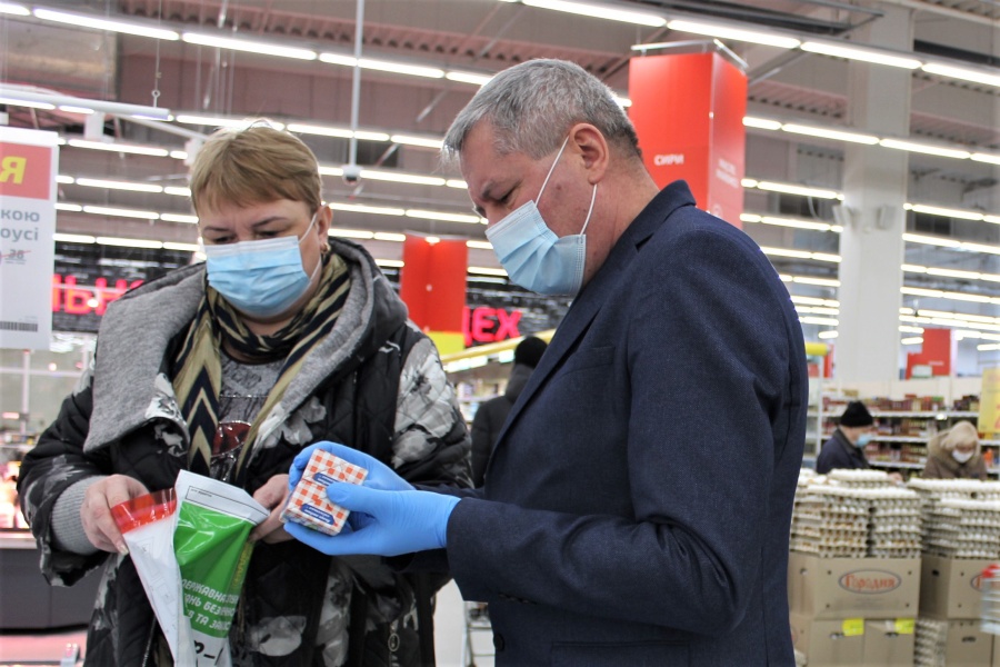 В супермаркетах Рівненщини перевіряють продукти і  шукають фальсифікат