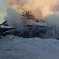 В Сарнах під час пожежі ледь не вибухнув газовий балон (+ВІДЕО)